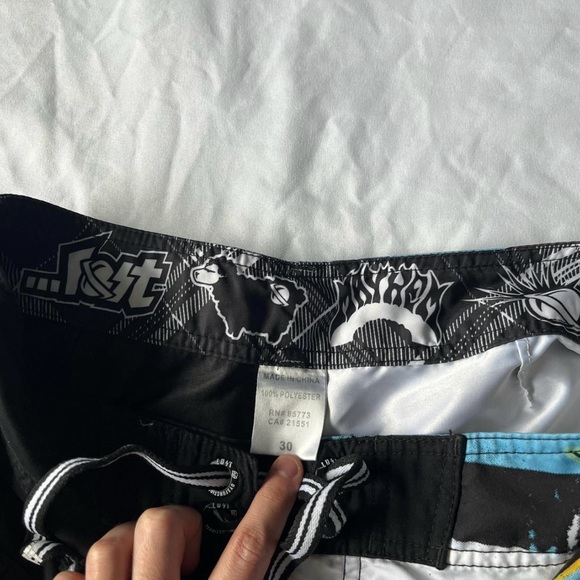 Vintage Cyber/Y2K Men's Graphic Board Shorts - Picture 5 of 5